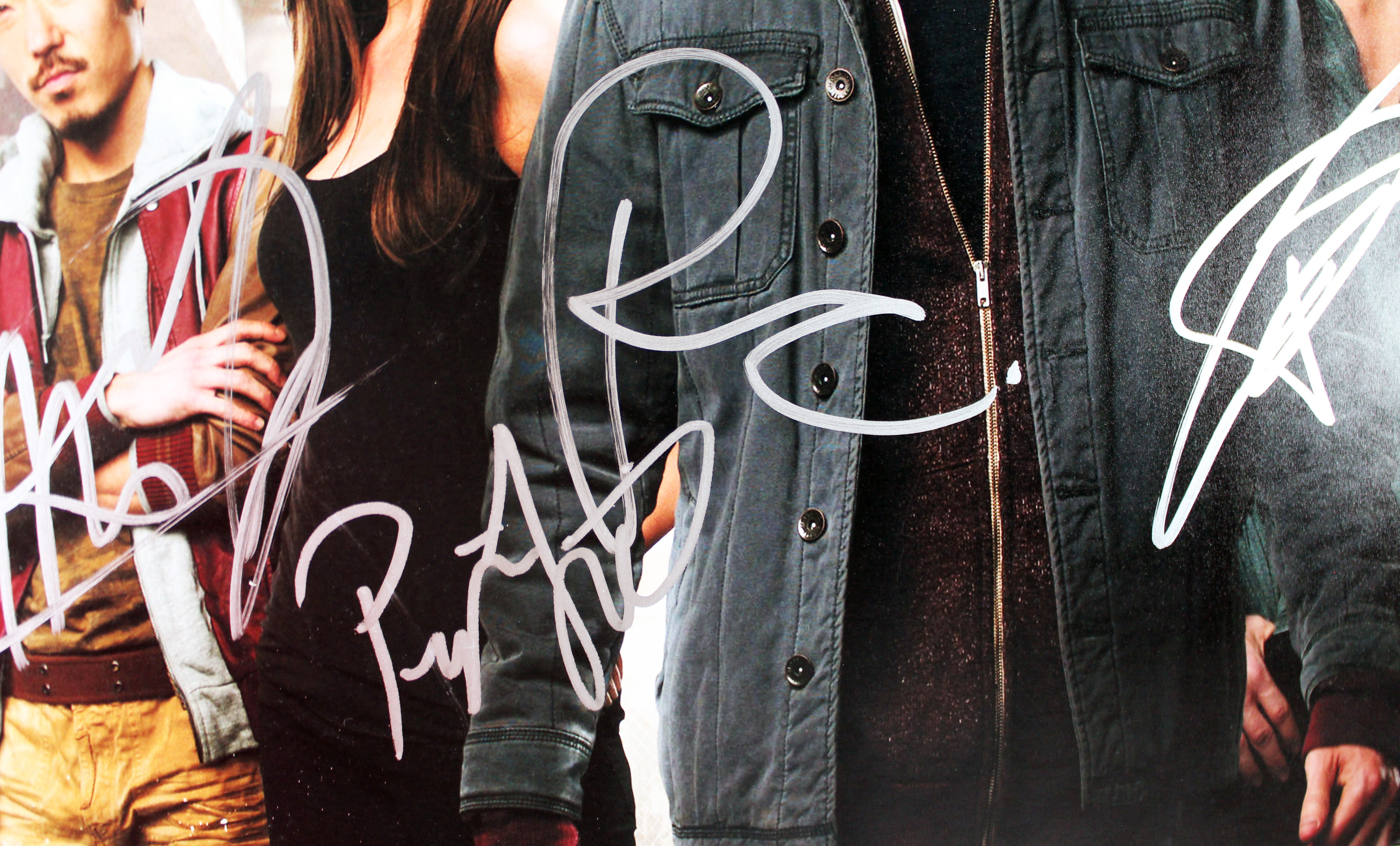 Tomorrow People (3) Amell, List, Yoo & Mitchell Signed 11x14 Photo BAS #AD64140