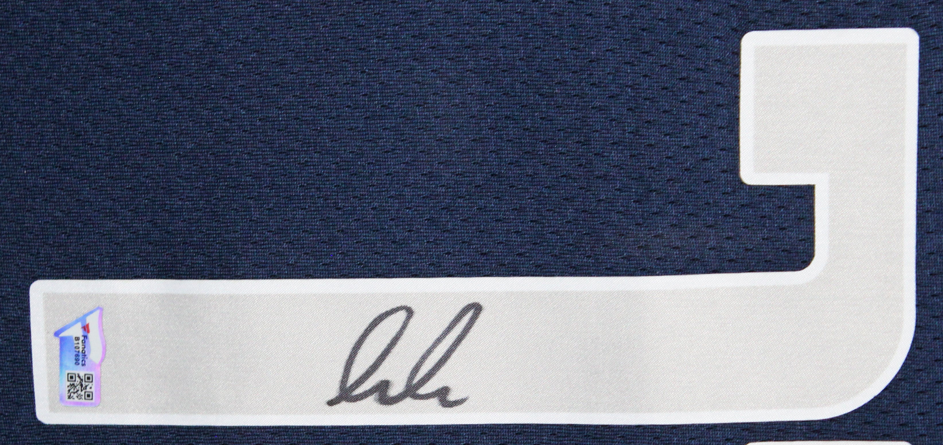 Mavericks Luka Doncic Signed Navy Nike Swingman Framed Jersey Fanatics #B107690
