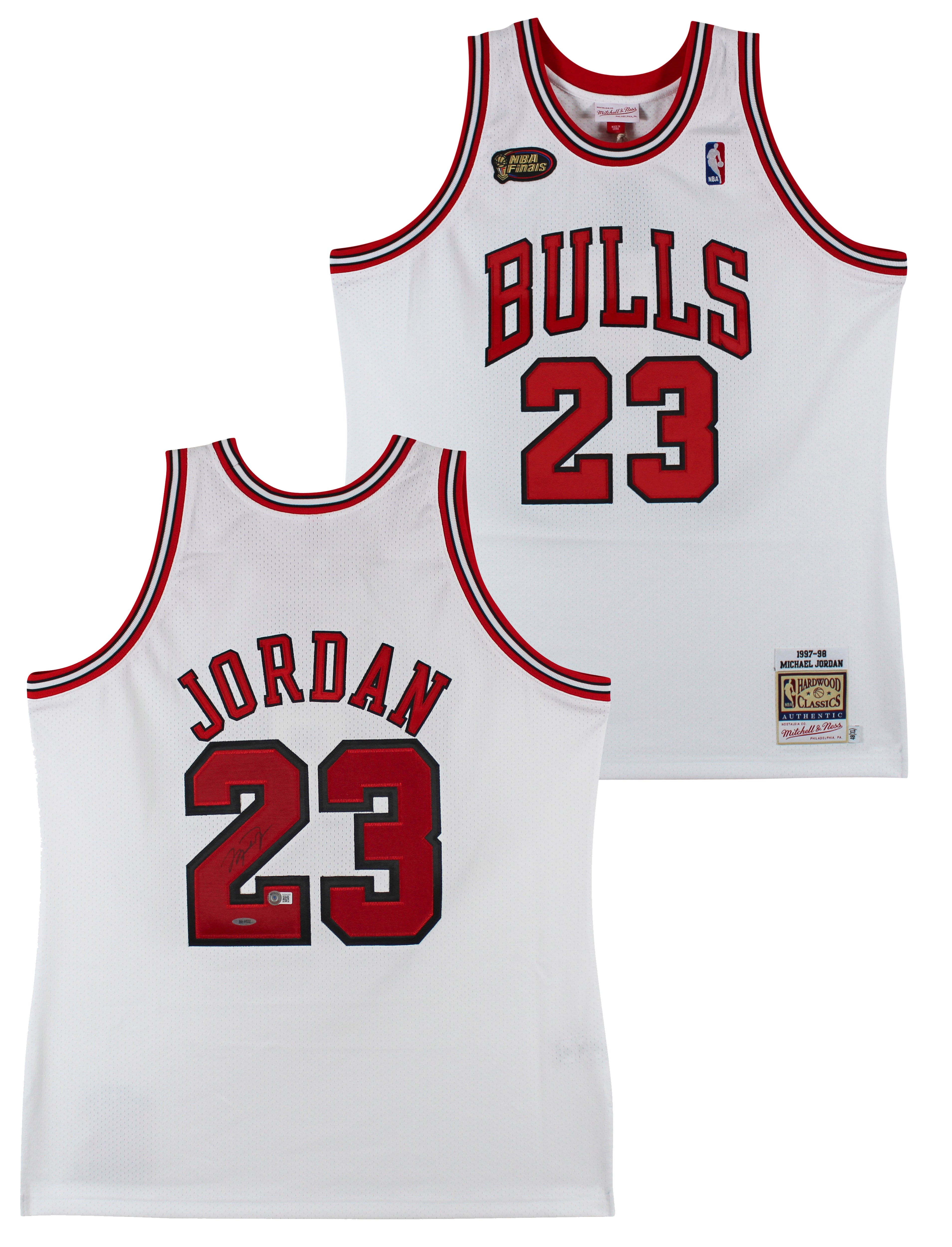 Bulls Michael Jordan Signed White 1997-98 M&N HWC Authentic Jersey BAS #AD04302