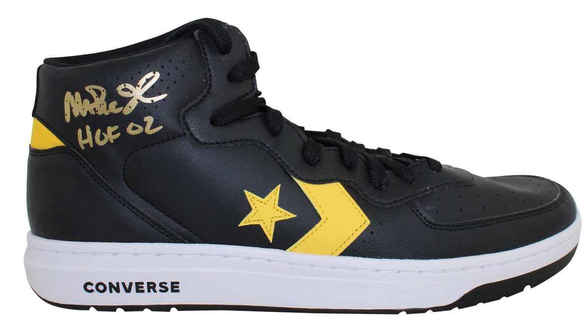 Lakers Magic Johnson "HOF 02" Signed Converse Weapon Right Shoe BAS #MJ14610