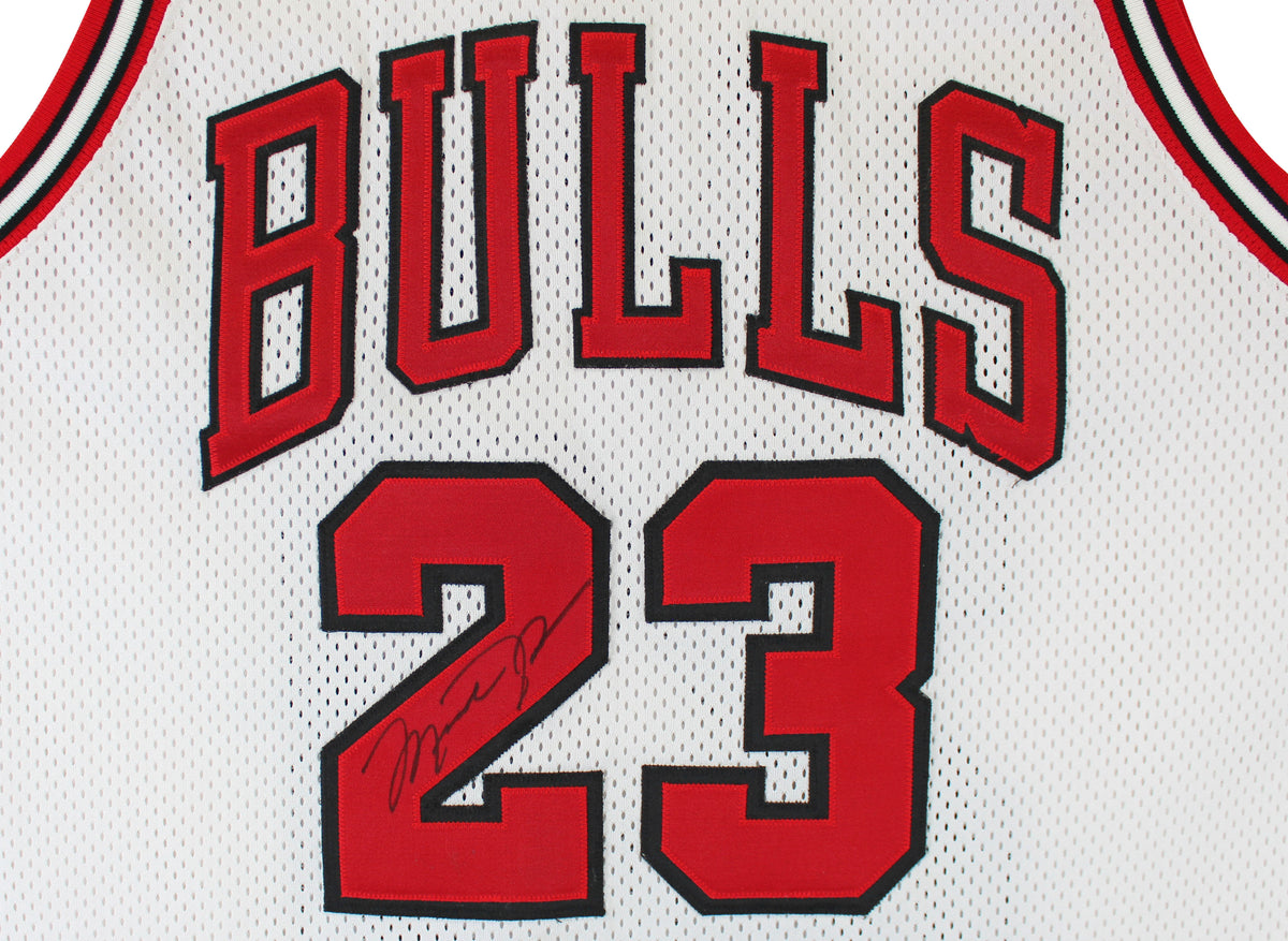 Bulls Michael Jordan Authentic Signed 1997-1998 Game Used White Nike Uniform BAS