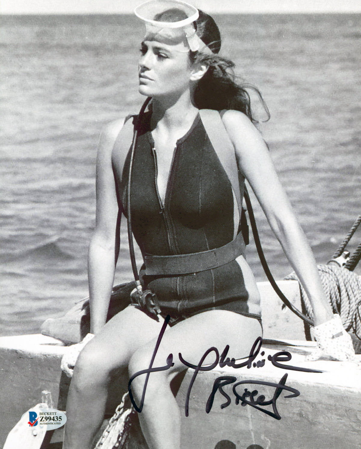 Jacqueline Bisset The Deep Signed 8x10 Black & White Sexy Photo BAS #Z99435
