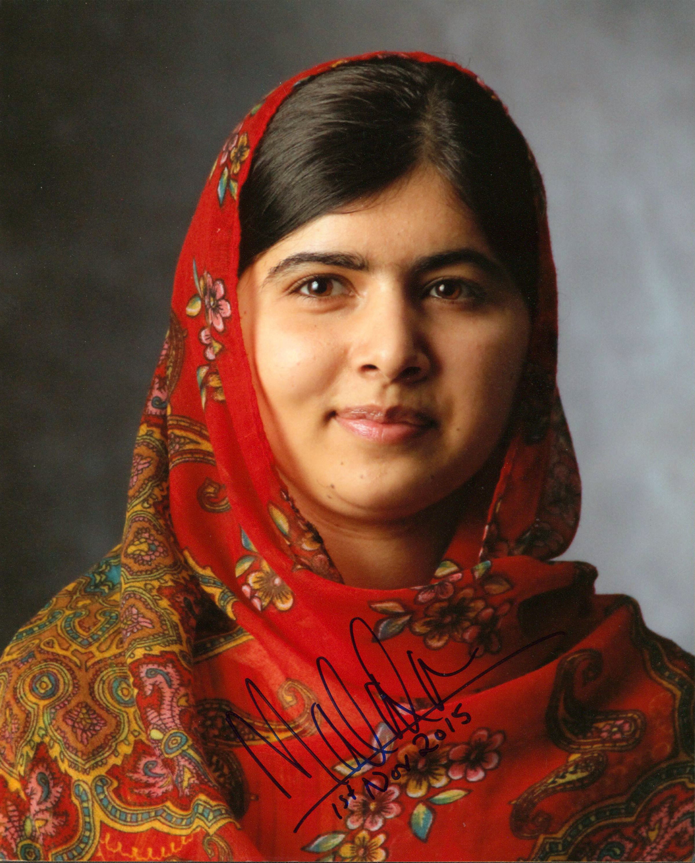 Malala Yousafzai Youngest Nobel Prize Laureate Signed 8x10 Photo JSA #Z58204