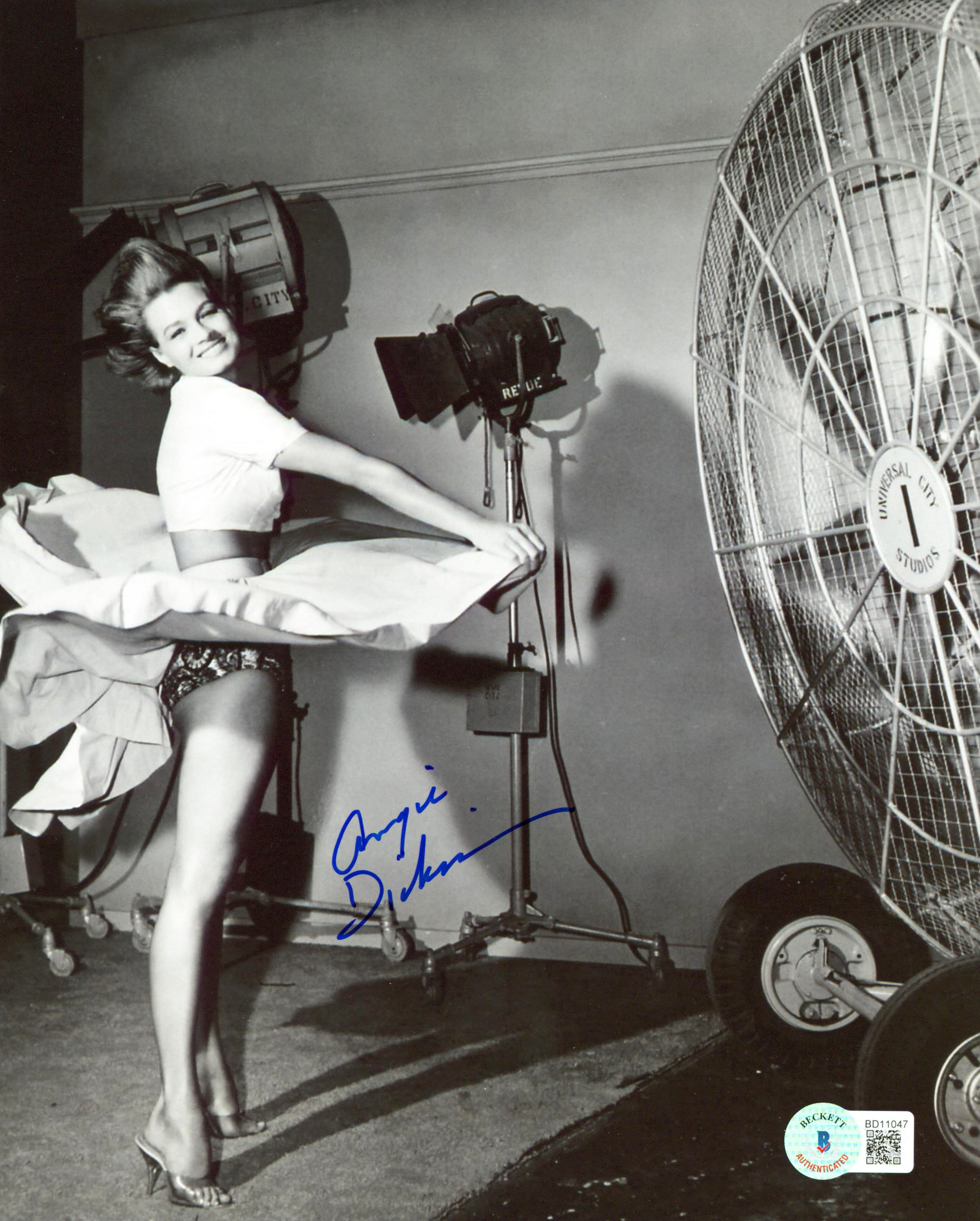 Angie Dickinson Rio Bravo Authentic Signed 8x10 Sexy Photo BAS #BD11047