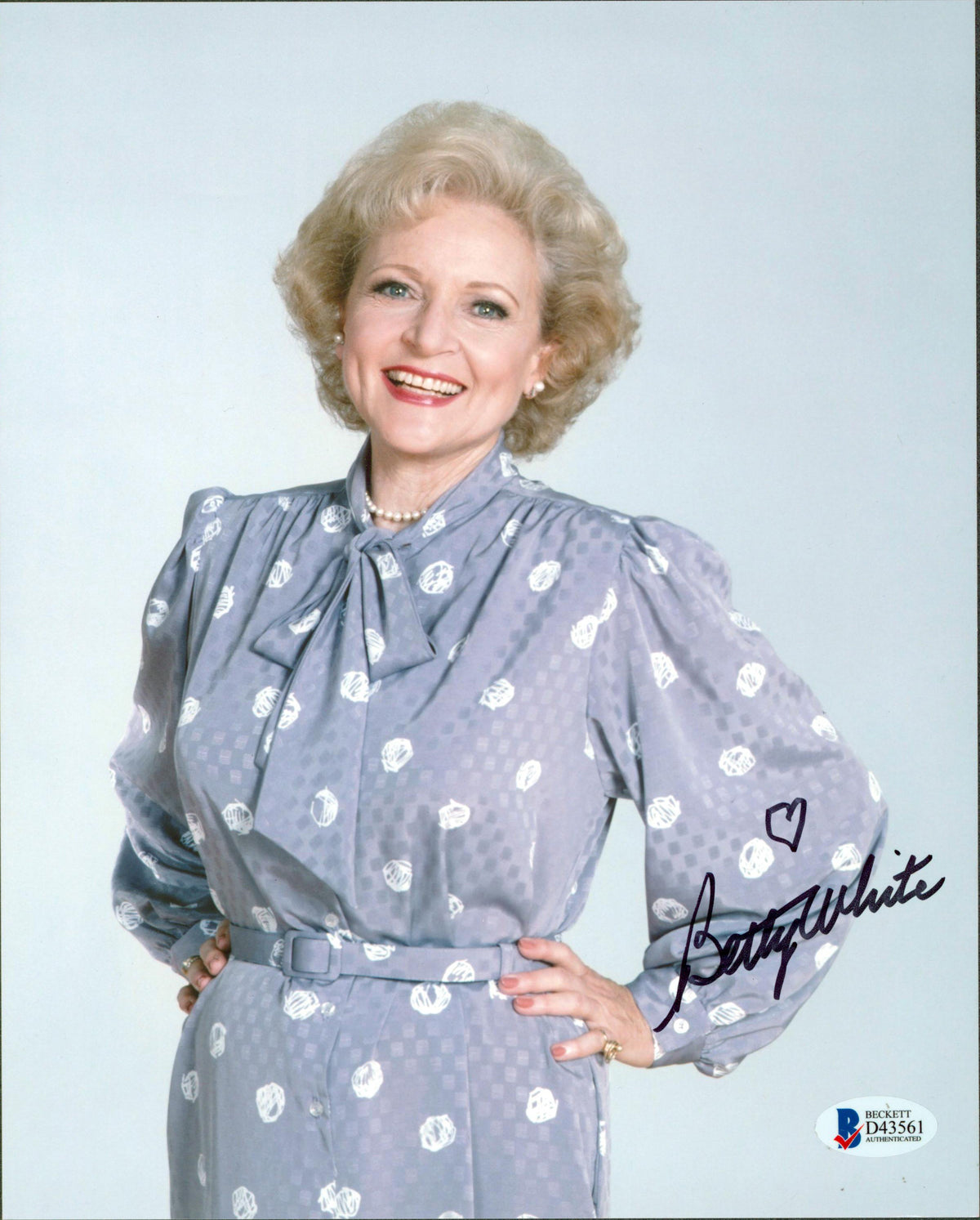 Betty White The Golden Girls Authentic Signed 8x10 Photo BAS #D43561