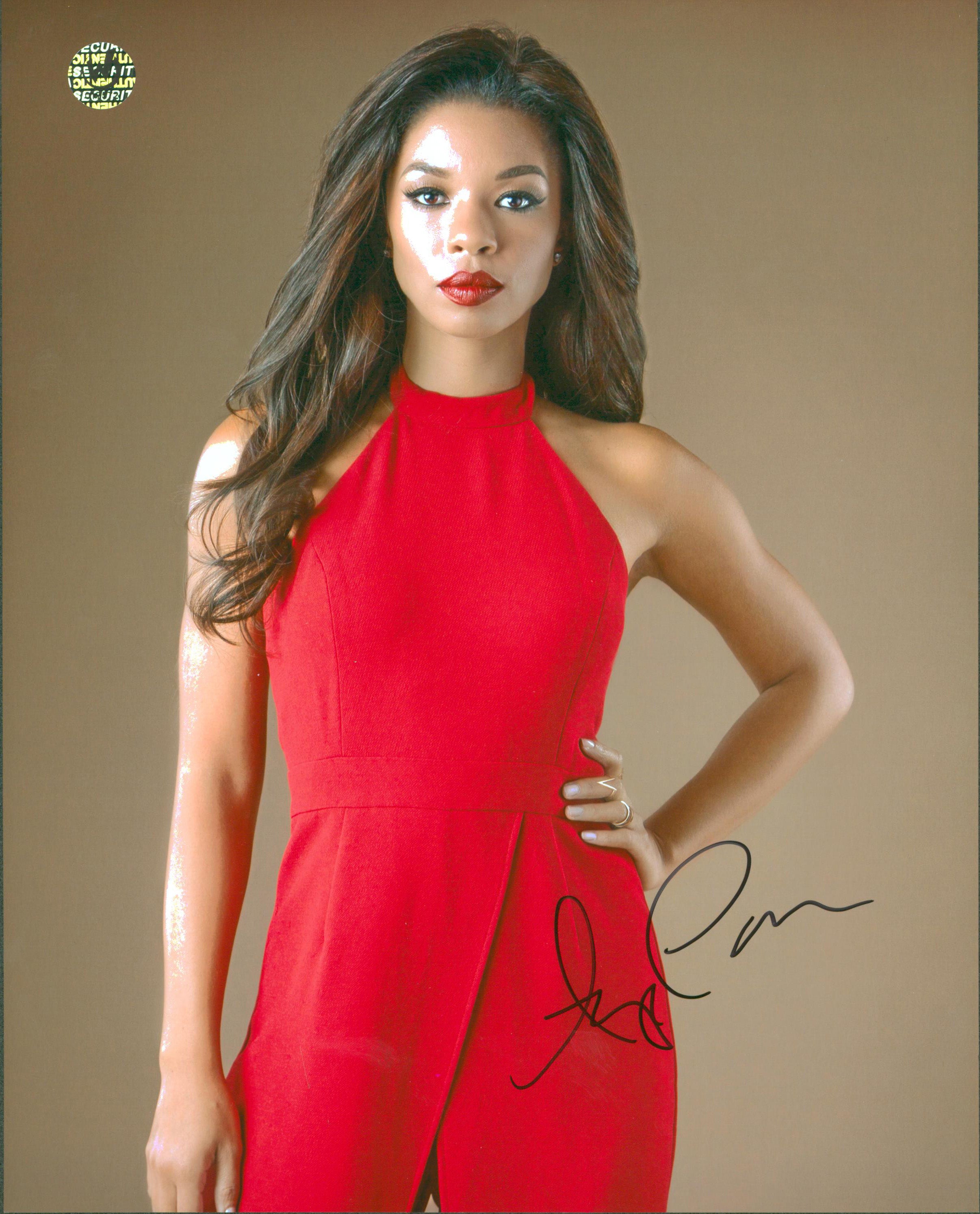 Angel Parker Marvel's Runaways Authentic Signed 8x10 Photo Wizard World 2