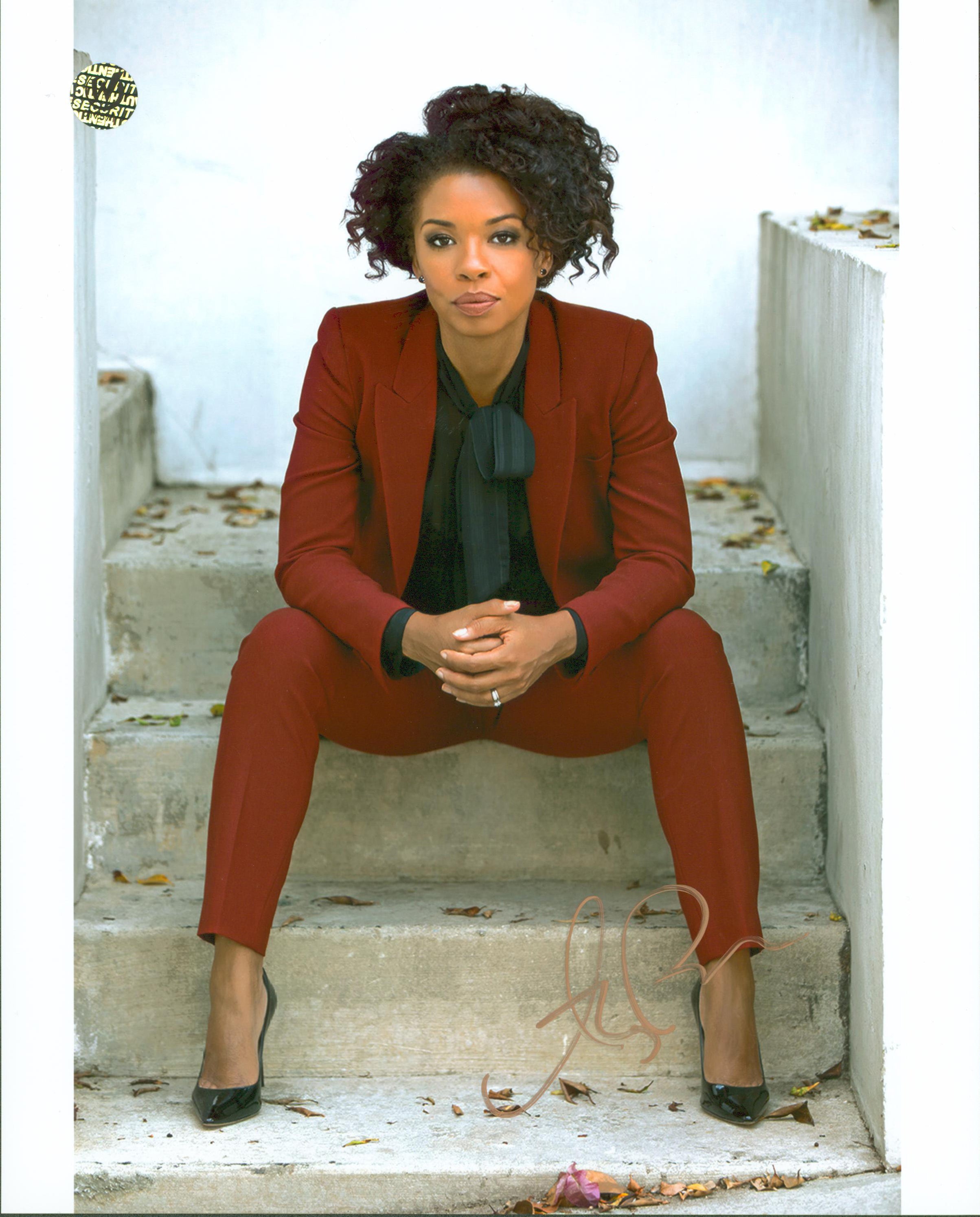 Angel Parker Marvel's Runaways Authentic Signed 8x10 Photo Wizard World #017571