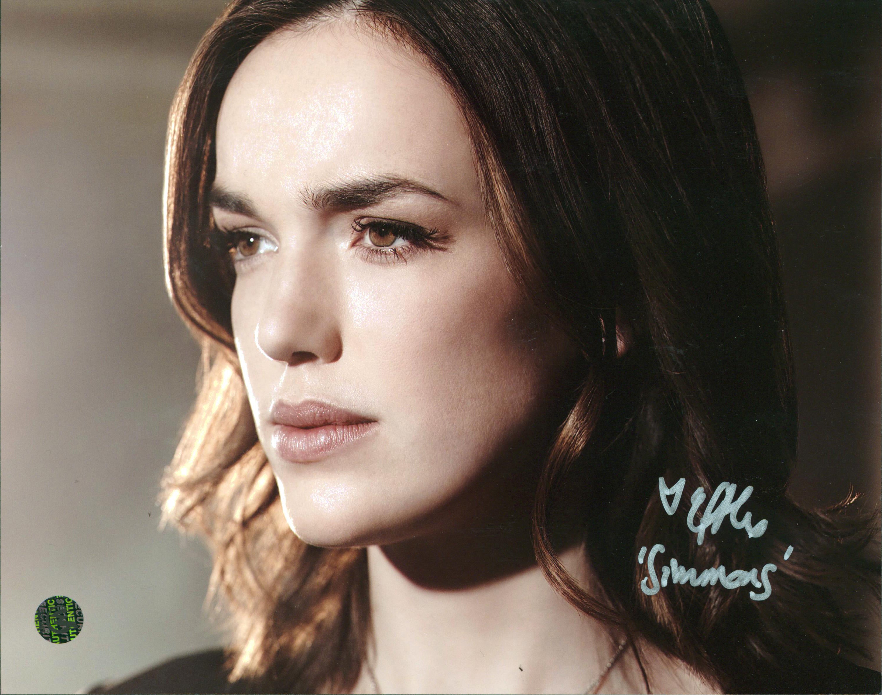 Elizabeth Henstridge Marvel's Agents of SHIELD Signed 8x10 Photo Wizard World 15