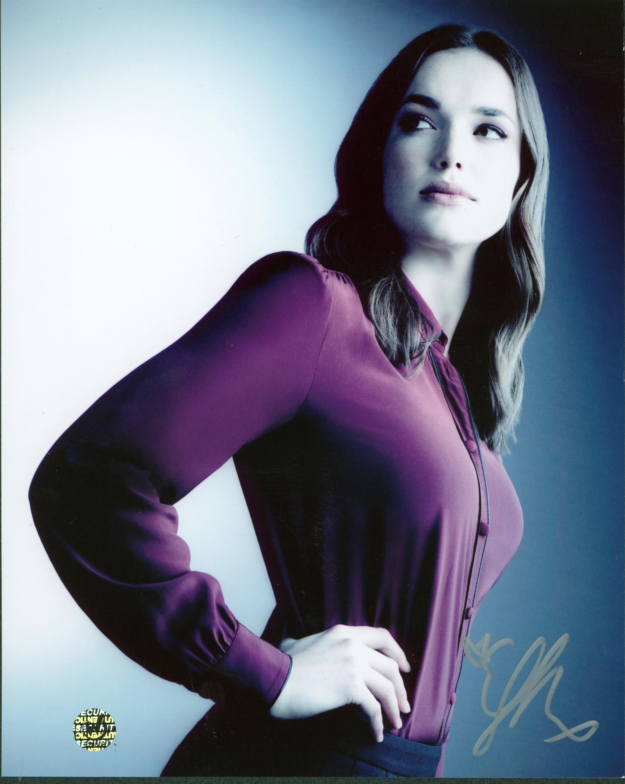 Elizabeth Henstridge Marvel's Agents of SHIELD Signed 8x10 Photo Wizard World 5