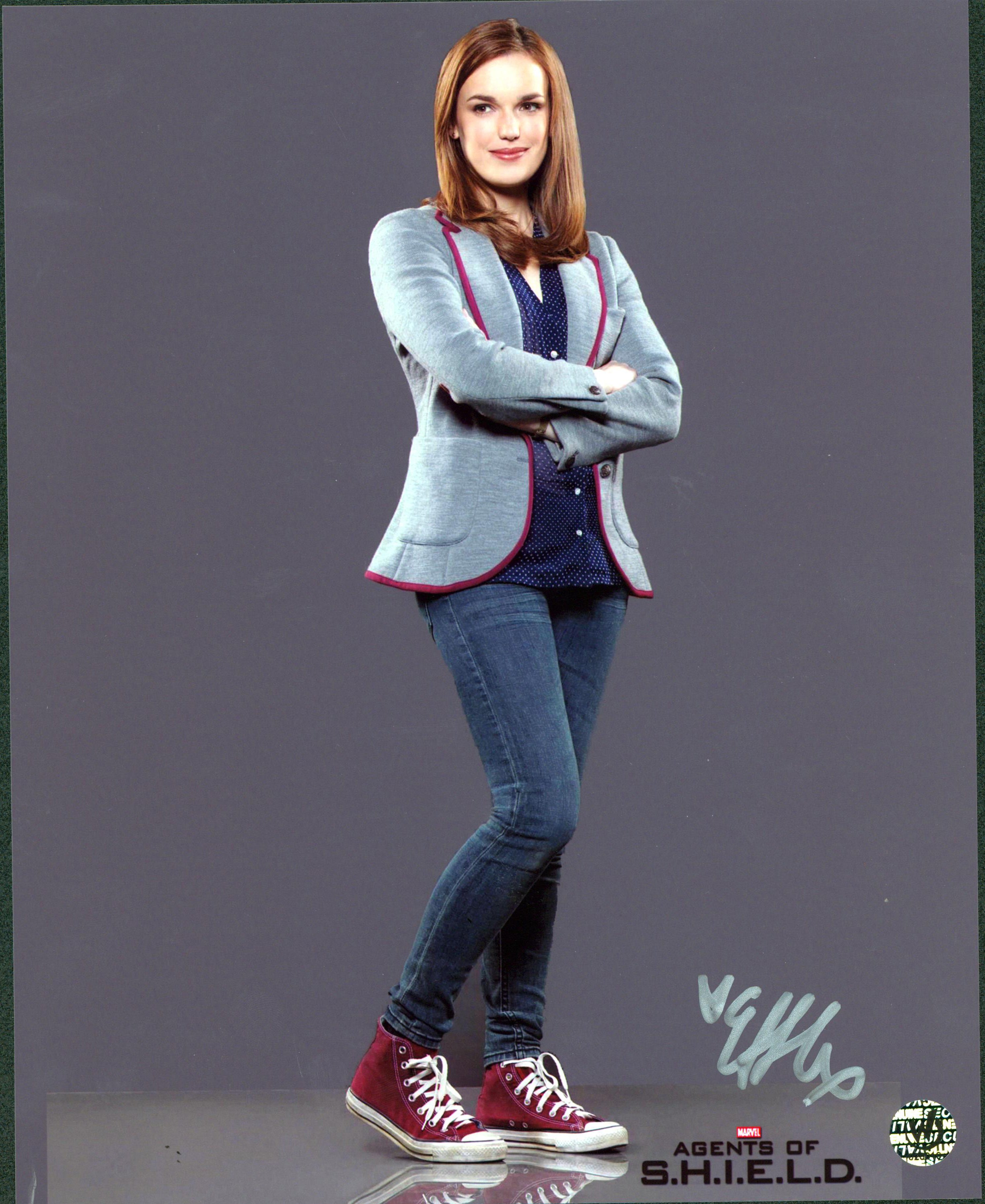 Elizabeth Henstridge Marvel's Agents of SHIELD Signed 8x10 Photo Wizard World 2