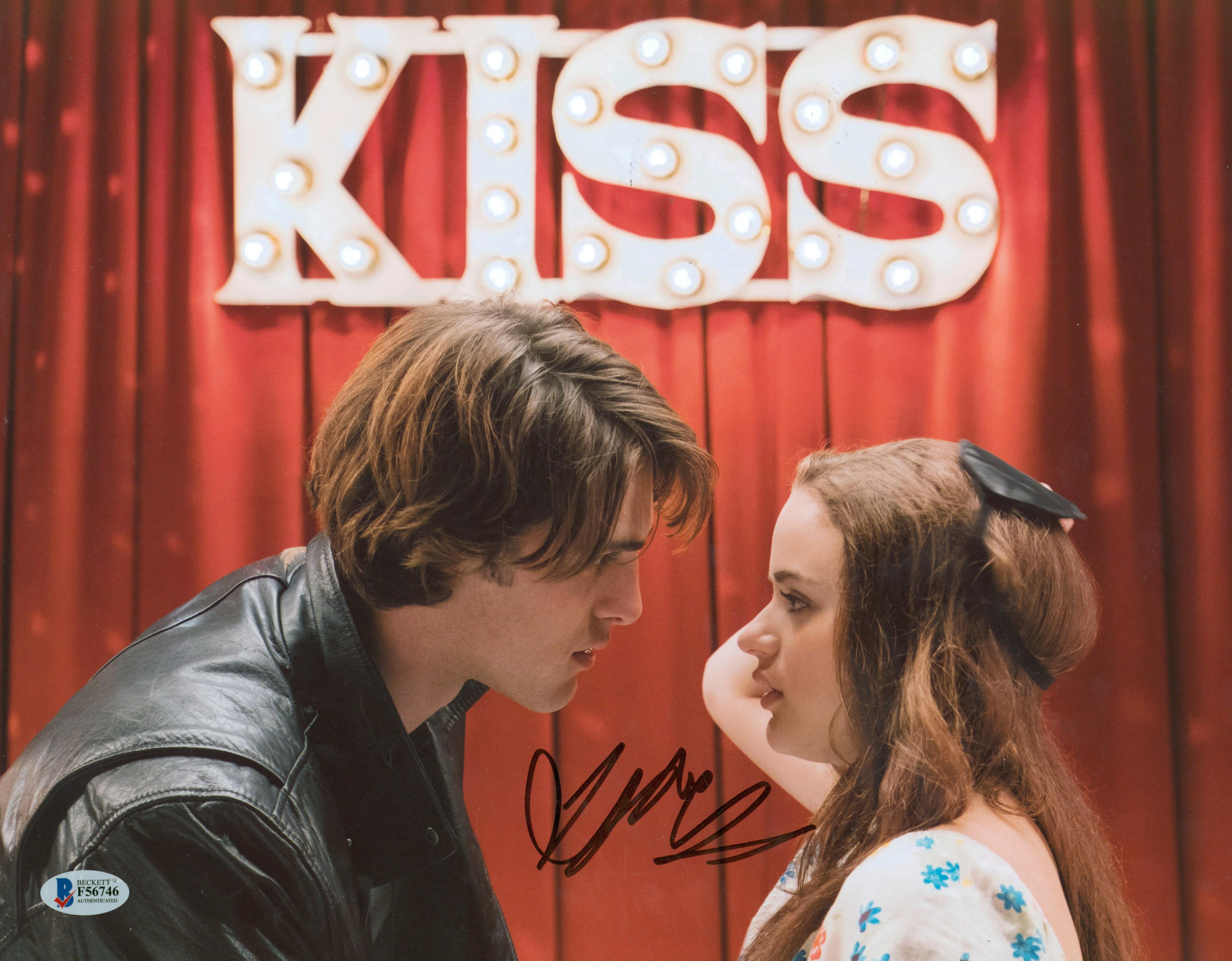 Joey King The Kissing Booth Authentic Signed 11x14 Photo BAS #F56746