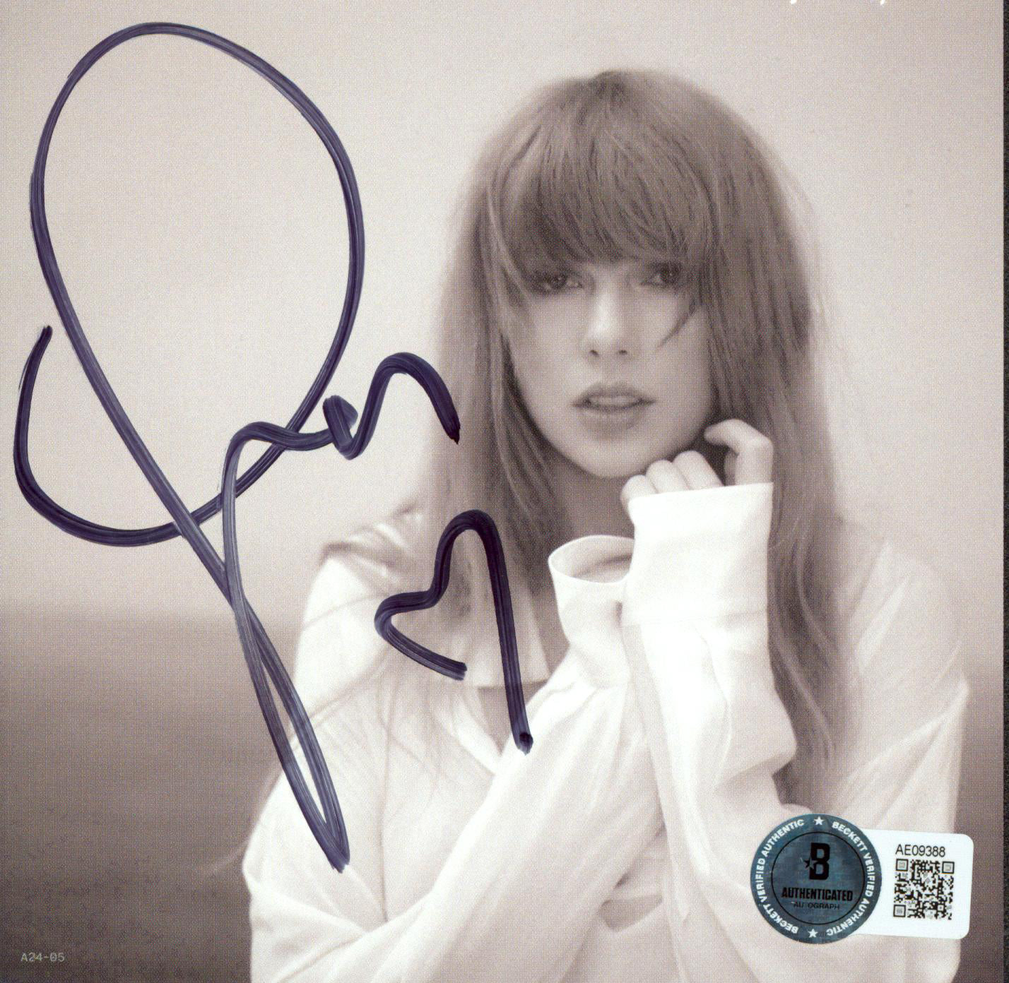 Taylor Swift Signed The Tortured Poets Department CD Insert w/ Heart & Disk BAS