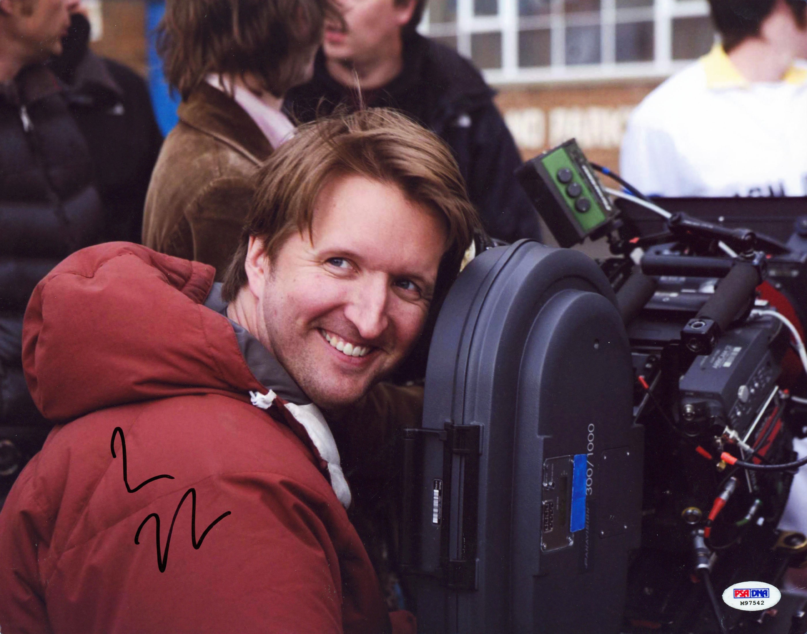 Tom Hooper The Kings Speech Authentic Signed 11x14 Photo PSA/DNA #M97542