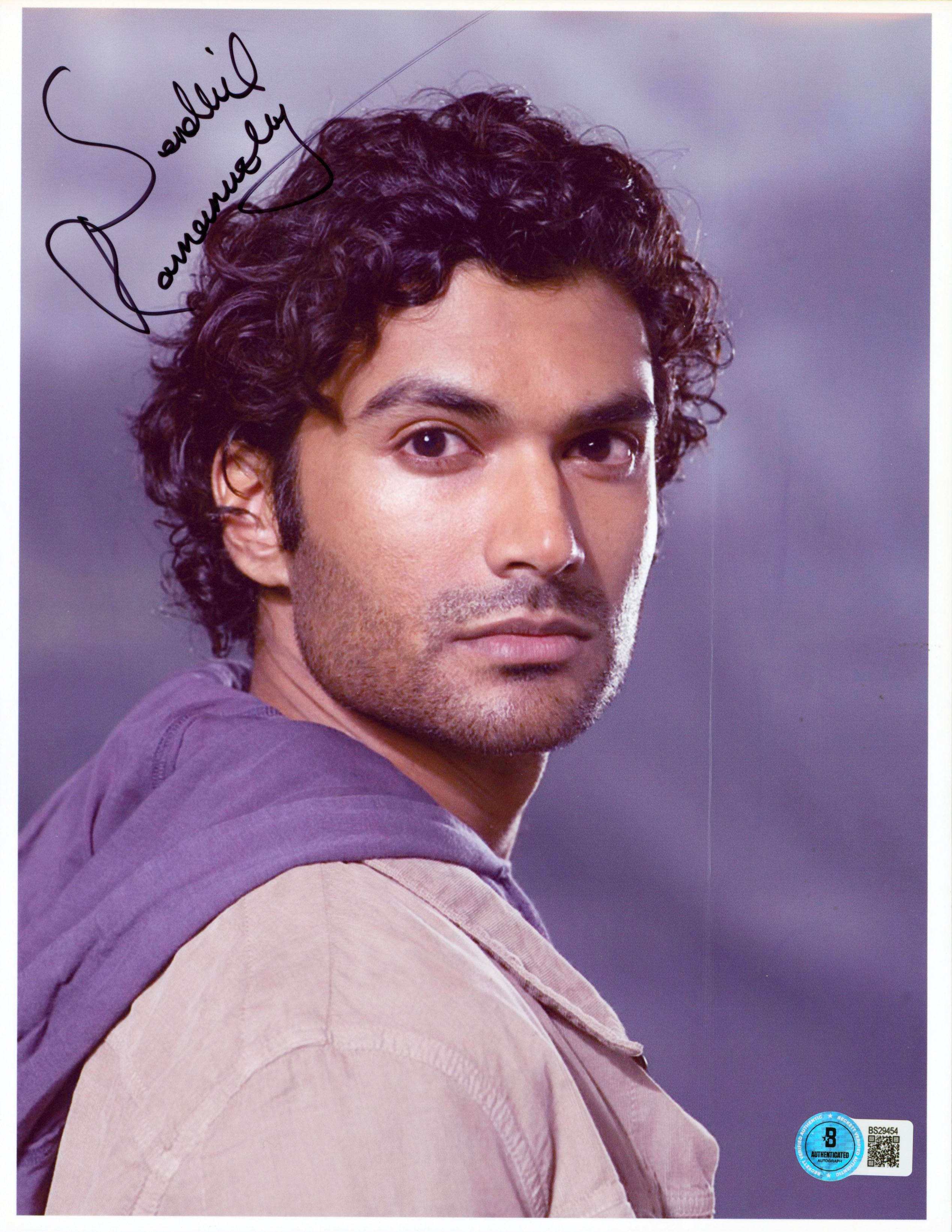 Sendhil Ramamurthy Heroes Authentic Signed 8.5x11 Vertical Photo BAS #BS295454