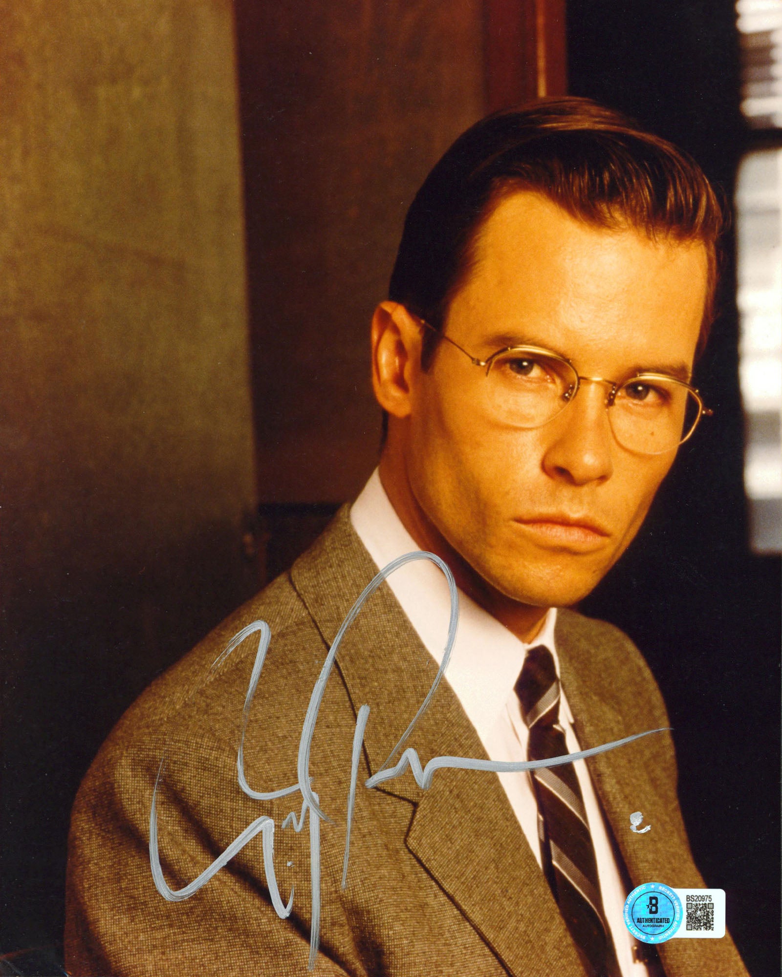 Guy Pearce L.A. Confidential Authentic Signed 8x10 Vertical Photo BAS #BS20975