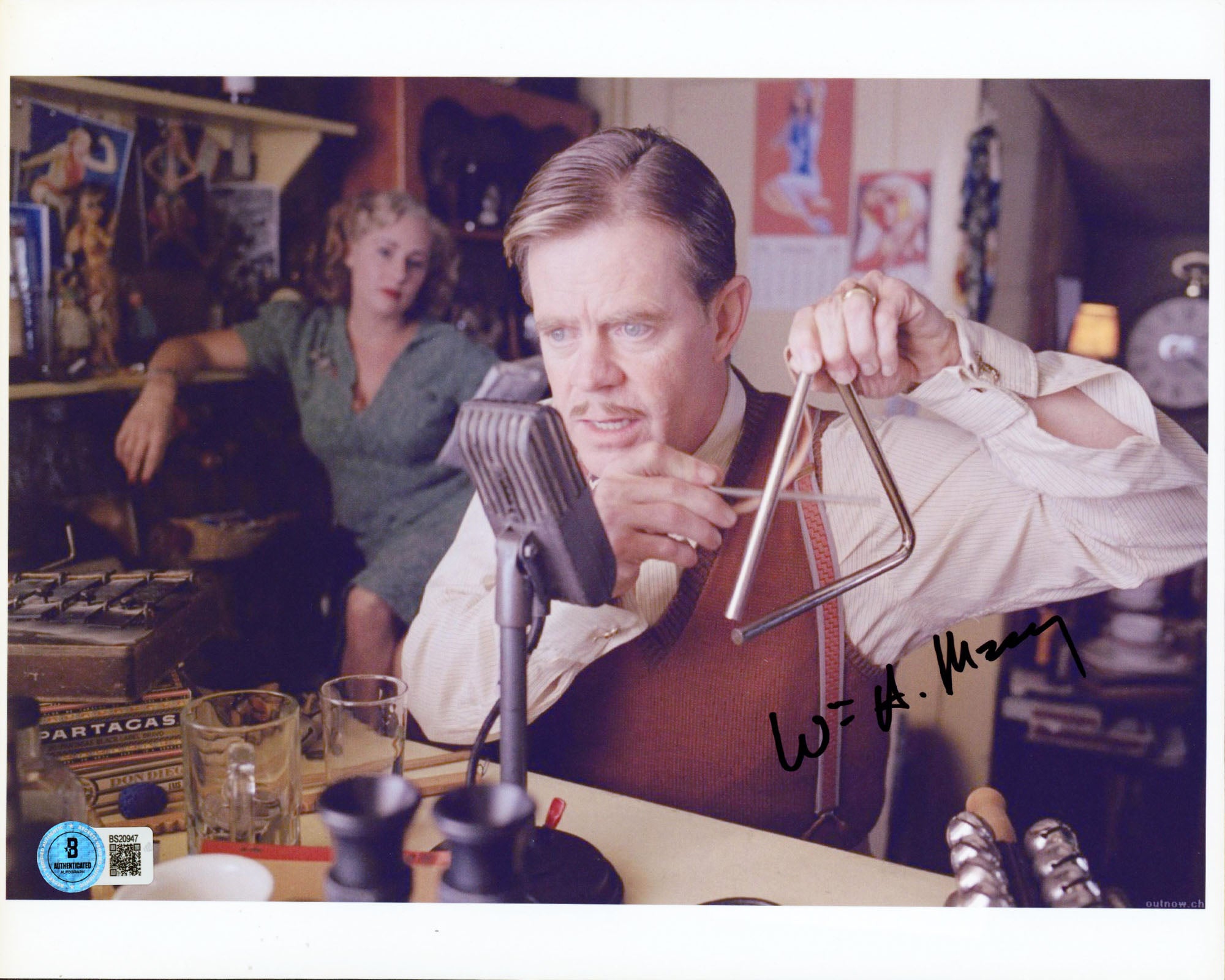 William H. Macy Seabiscuit Authentic Signed 8.5x11 Horizontal Photo BAS #BS20947