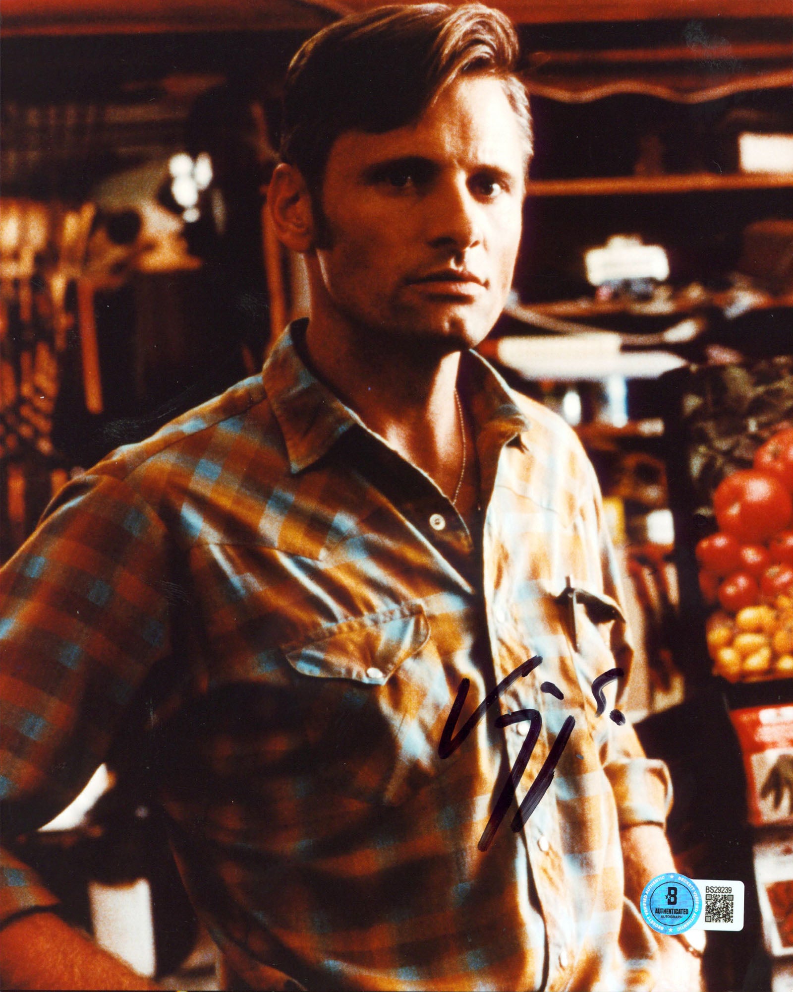 Viggo Mortensen Psycho Authentic Signed 8x10 Vertical Photo BAS #BS29239