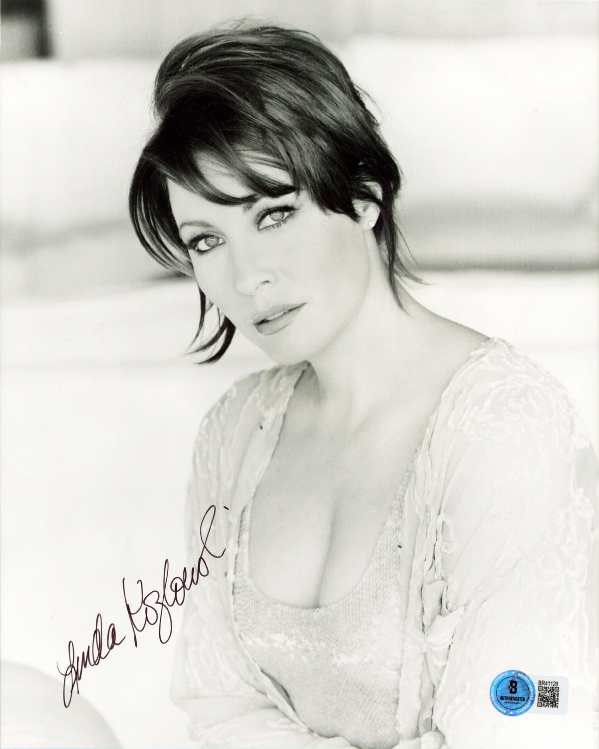 Linda Kozlowski Crocodile Dundee Authentic Signed 8x10 Photo BAS #BR41128