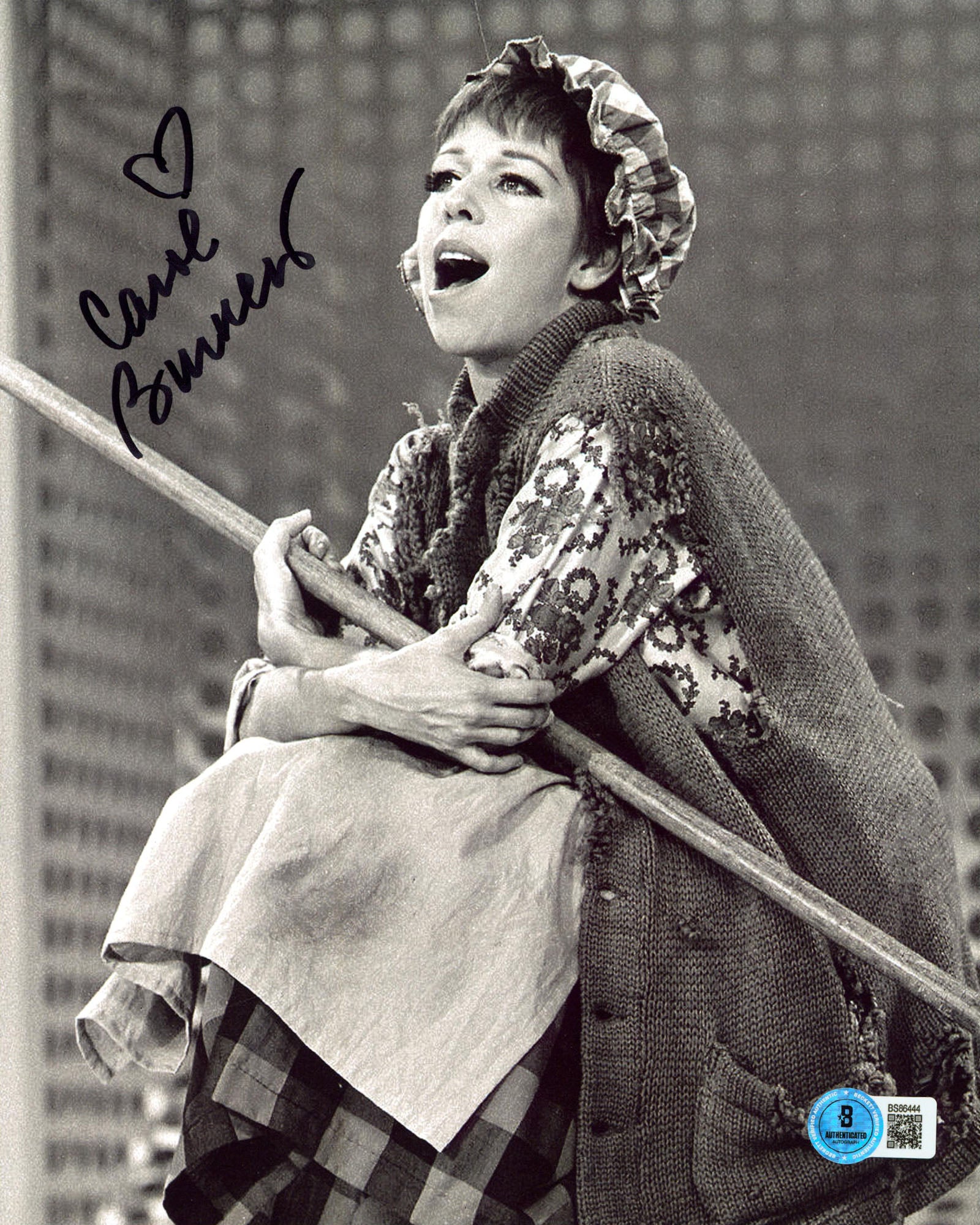 Carol Burnett Authentic Signed 8x10 Black & White Vertical Photo BAS 12