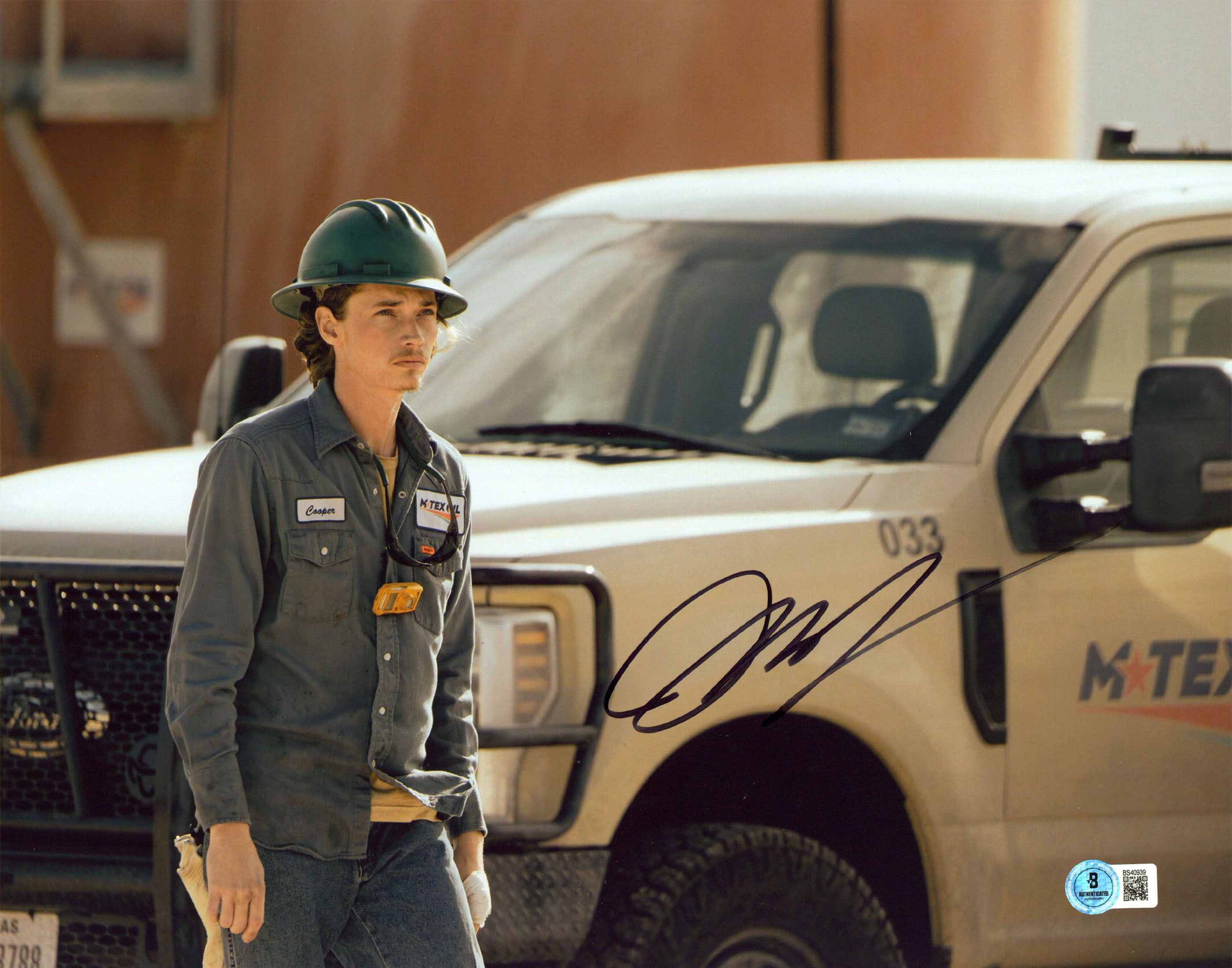 Jacob Lofland Landman Authentic Signed 11x14 Horizontal Photo BAS #BS40939