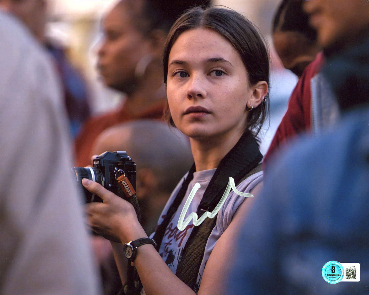 Cailee Spaeny Pacific Rim Uprising Authentic Signed 8x10 Photo BAS #BT67731