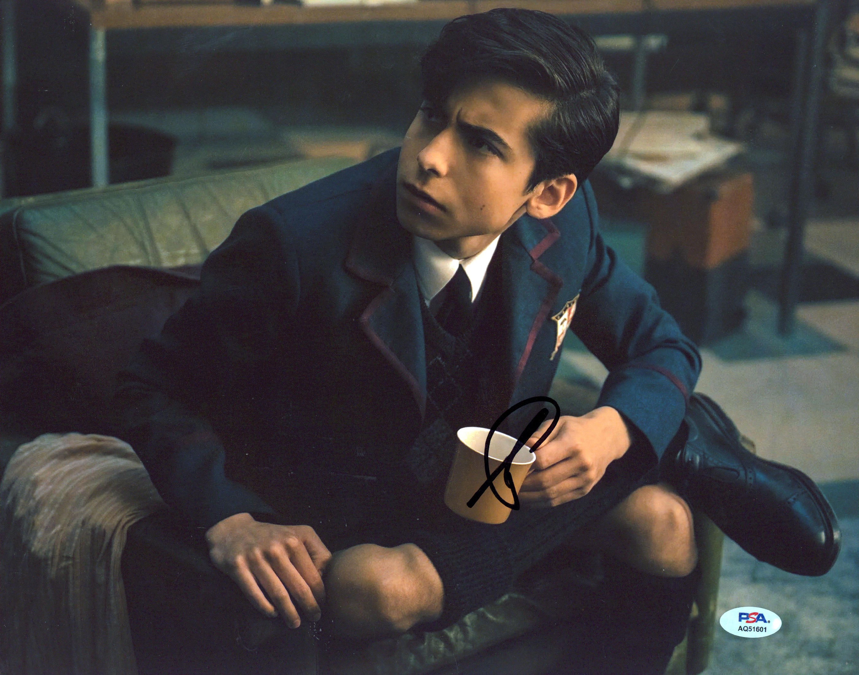 Aidan Gallagher The Umbrella Academy Signed 11x14 Photo PSA/DNA #AQ51601