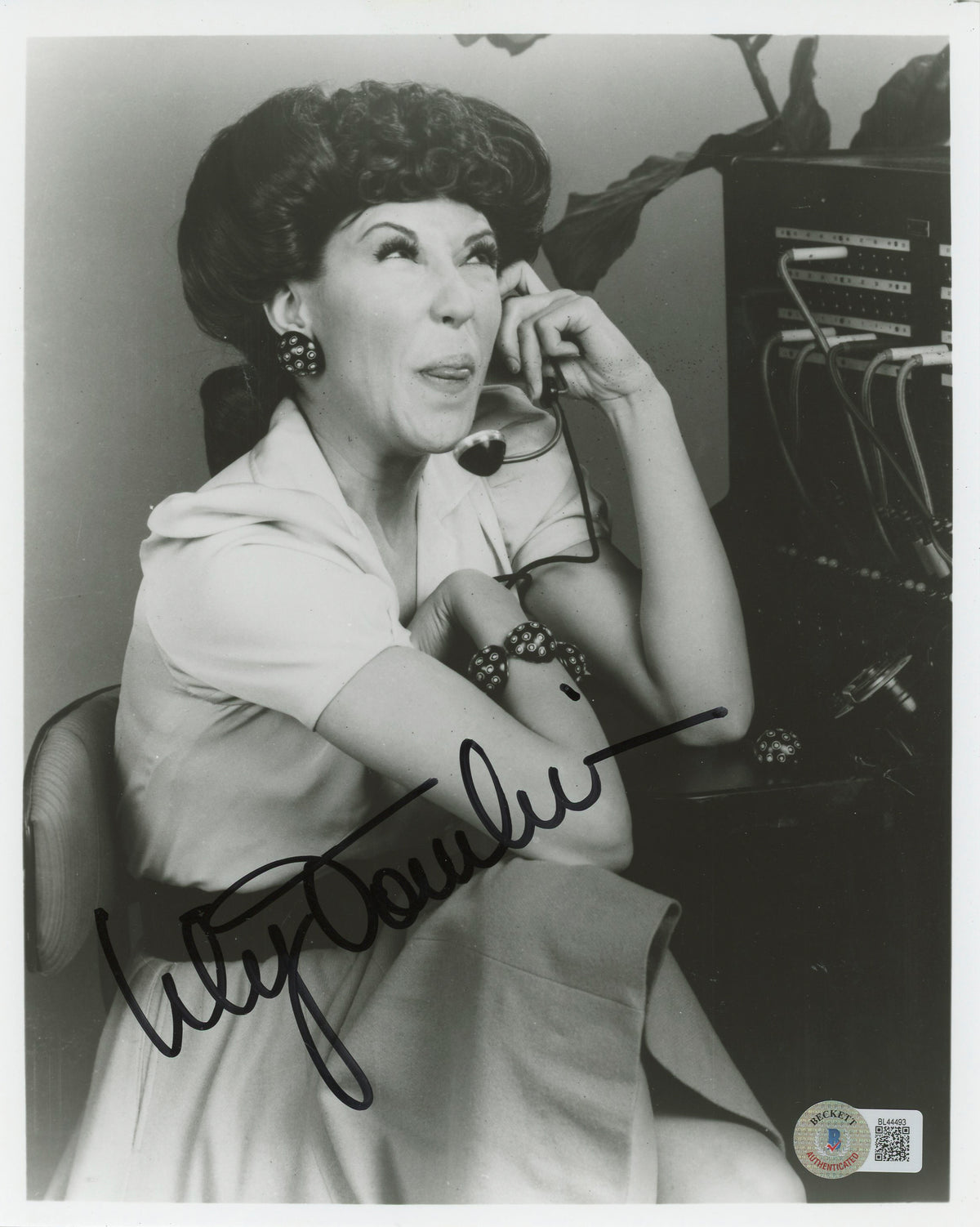 Lily Tomlin Rowan & Martin's Laugh-In Authentic Signed 8x10 Photo BAS #BL44493