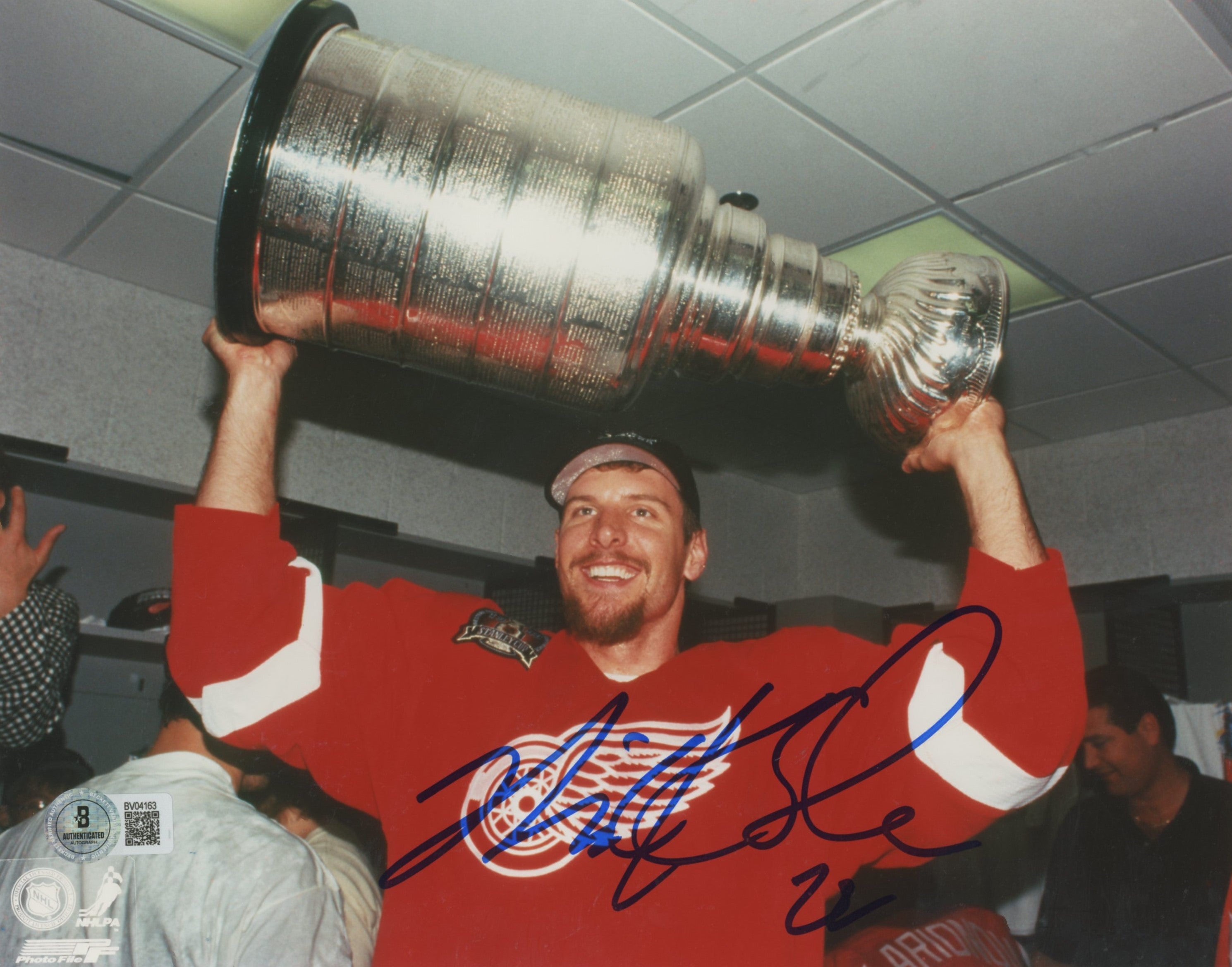 Red Wings Mike Knuble Authentic Signed 8x10 Horizontal Photo BAS #BV04163
