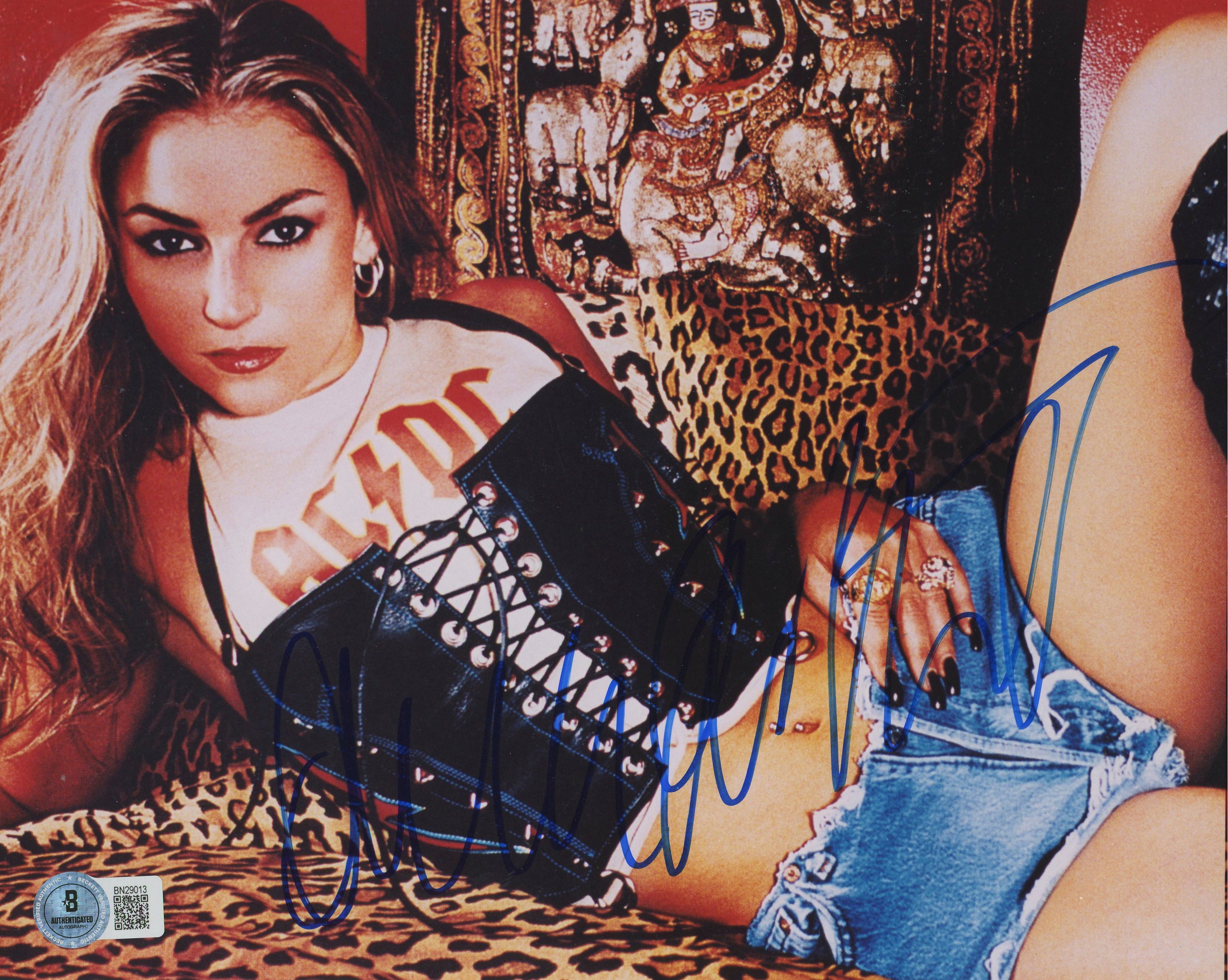 Drea de Matteo Prey for Rock & Roll Authentic Signed 8x10 Photo BAS #BN29013