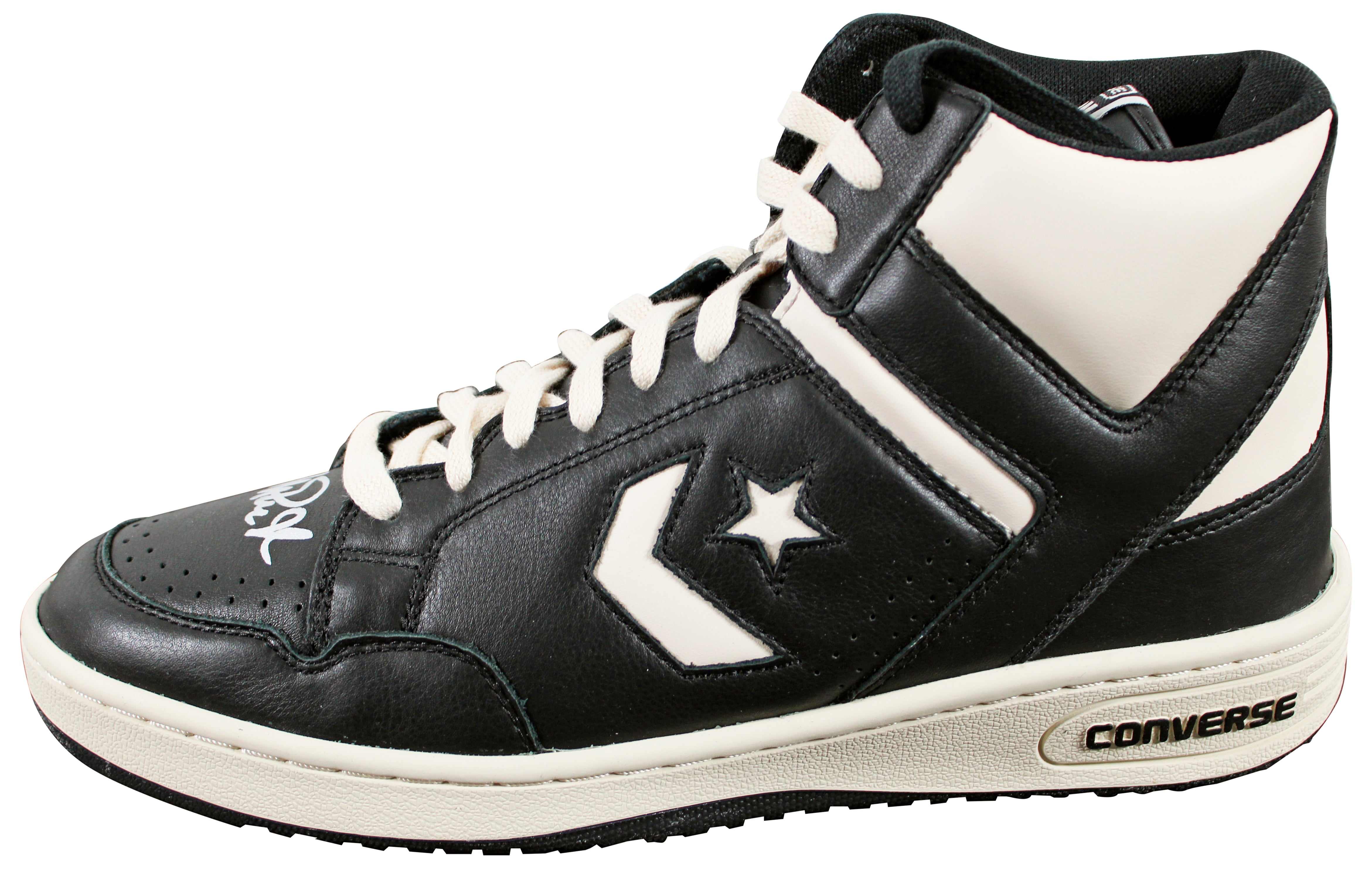 Lakers Magic Johnson Signed Left Black & White Converse Weapon Shoe  BAS Wit 1