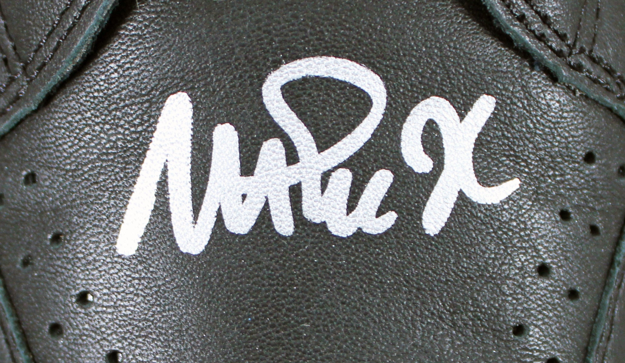 Lakers Magic Johnson Signed Right Black & White Converse Weapon Shoe  BAS Wit 2