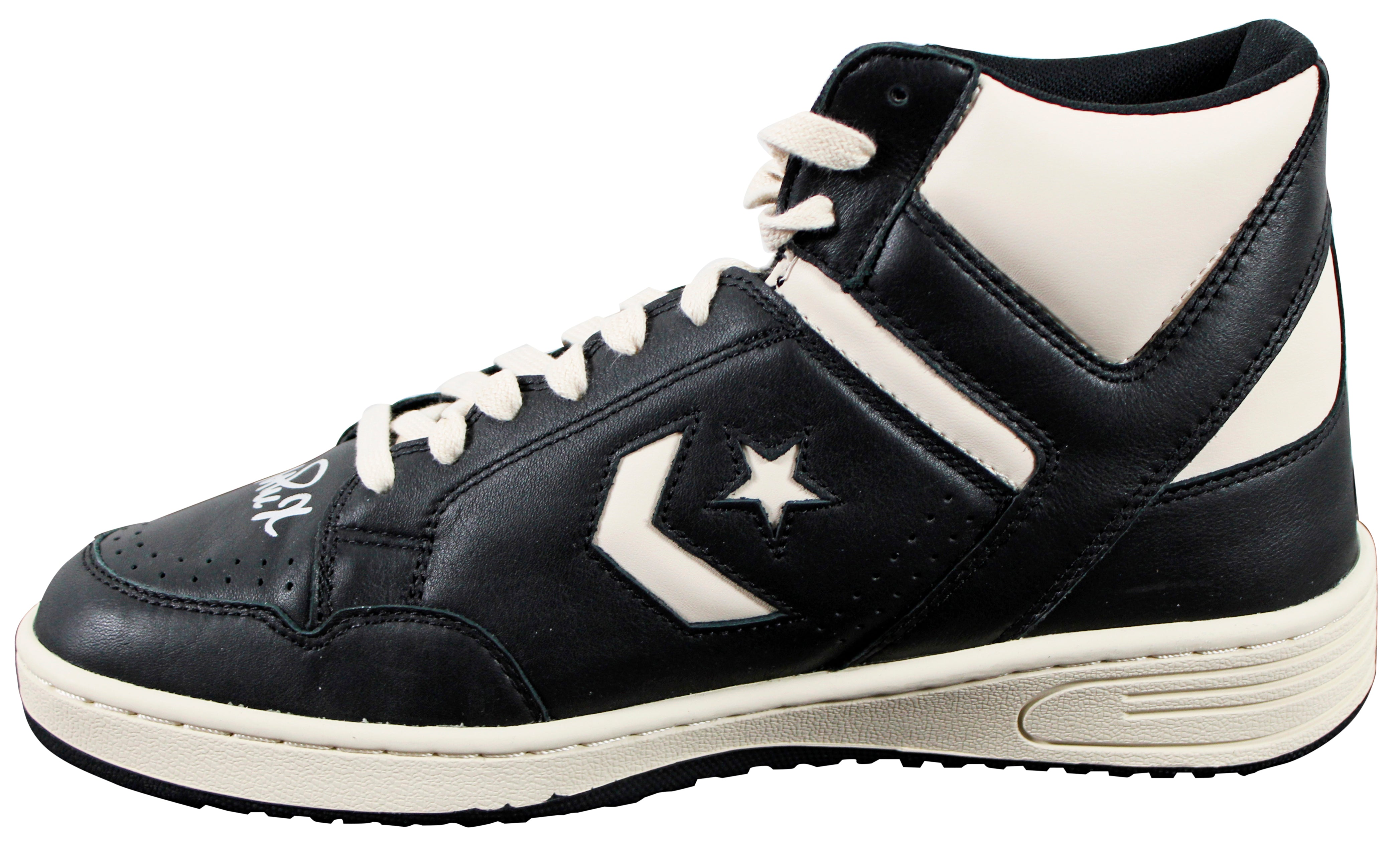 Lakers Magic Johnson Signed Right Black & White Converse Weapon Shoe  BAS Wit 2