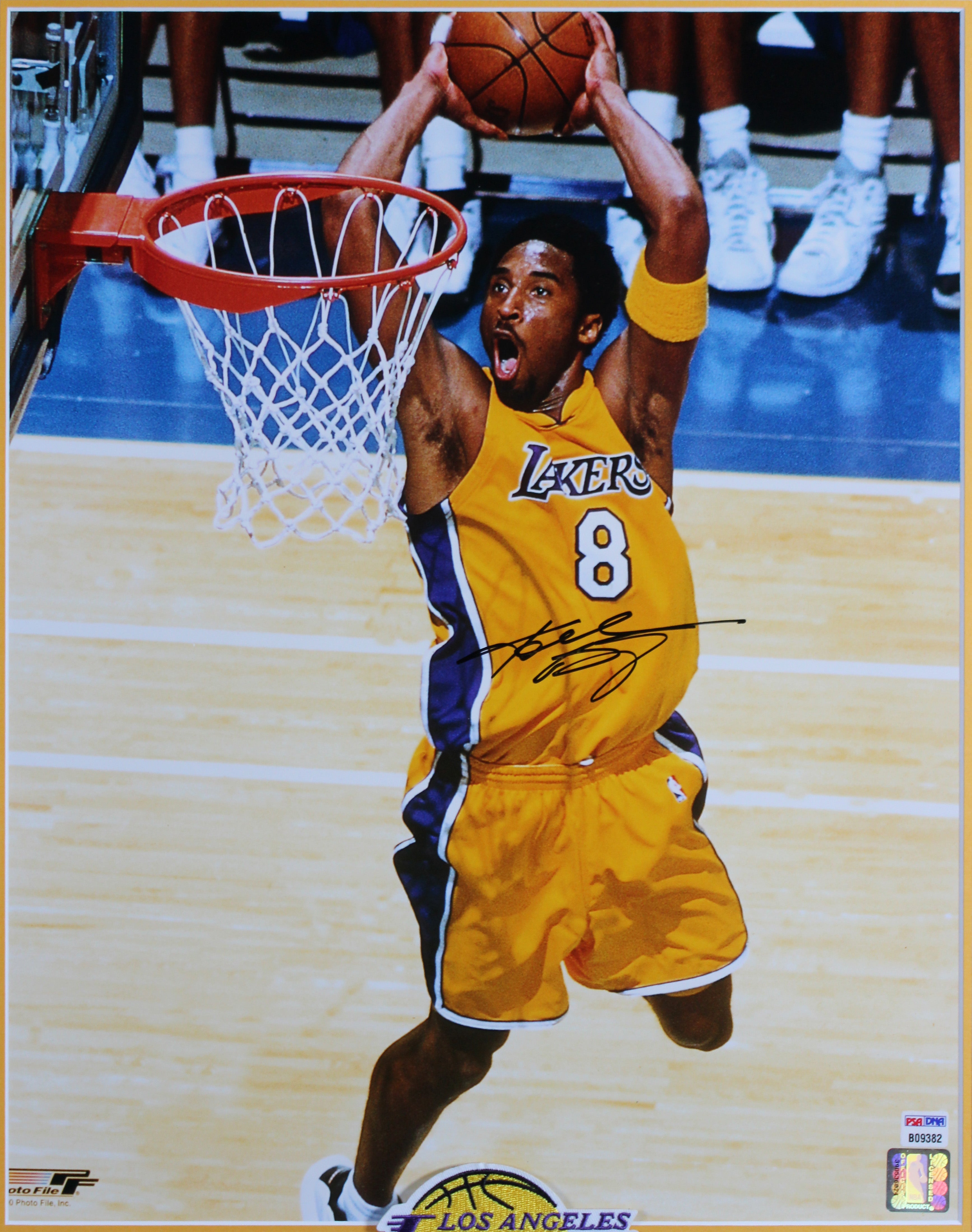 Lakers Kobe Bryant Signed 16x20 Framed Vertical Dunking Photo PSA/DNA #B09382