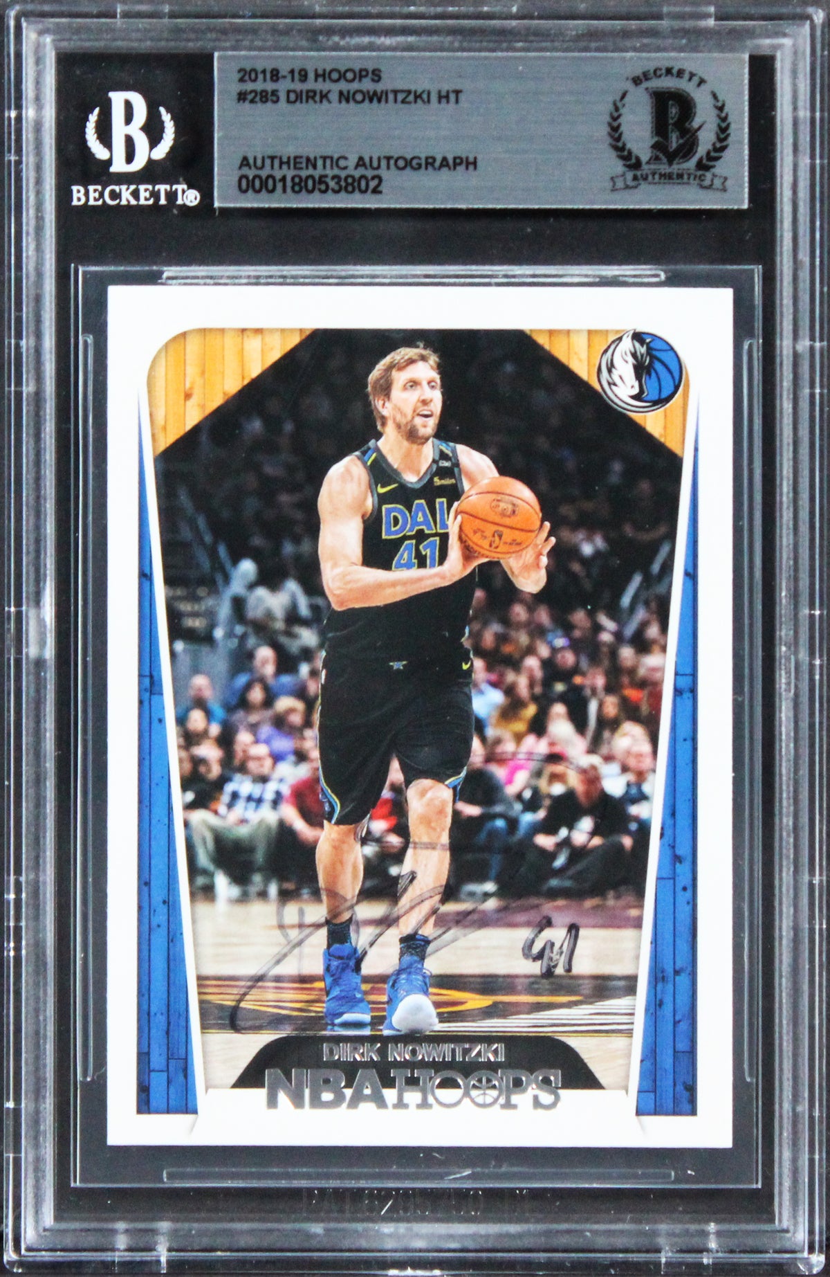 Mavericks Dirk Nowitzki Authentic Signed 2018 Hoops #285 Card BAS Slabbed