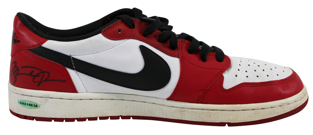 Bulls Michael Jordan Signed shoes Air Jordan I Retro OG Low UDA #UAS19838
